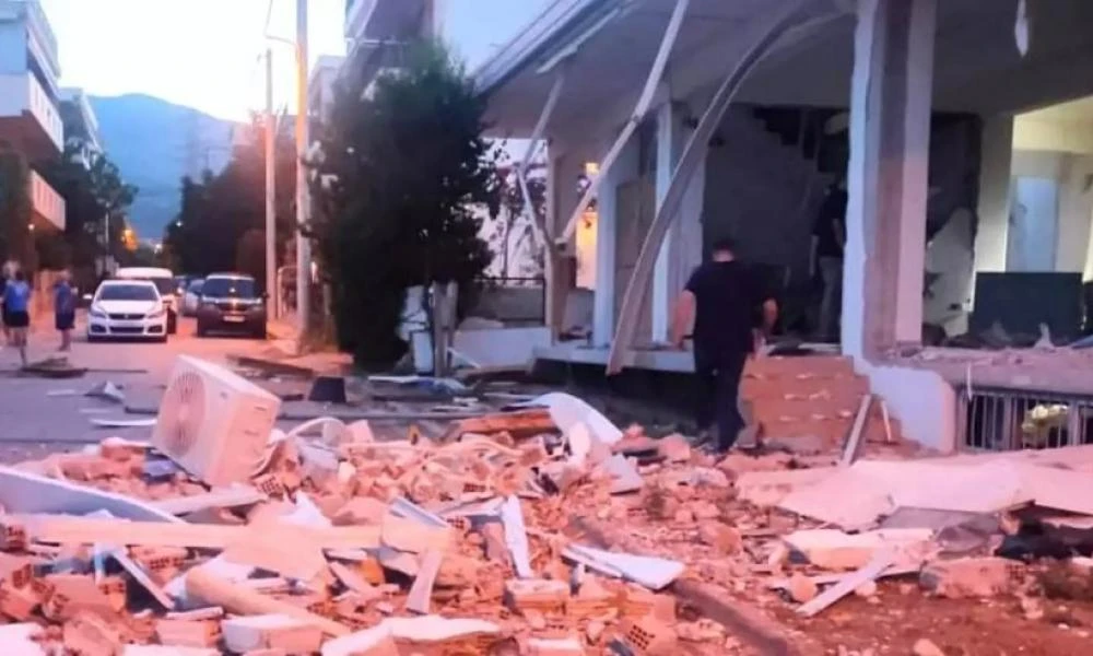 Μενίδι: Μαφιόζικη επίθεση πίσω από την ισχυρή έκρηξη – Κάμερα «έπιασε» τους πιθανούς βομβιστές (βίντεο)